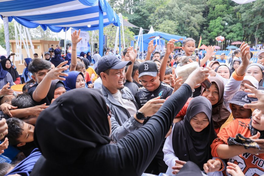 Meriahkan HUT Pekanbaru Ribuan Warga Rumbai Timur Ikuti Jalan Sehat Di Danau Bandar Kayangan