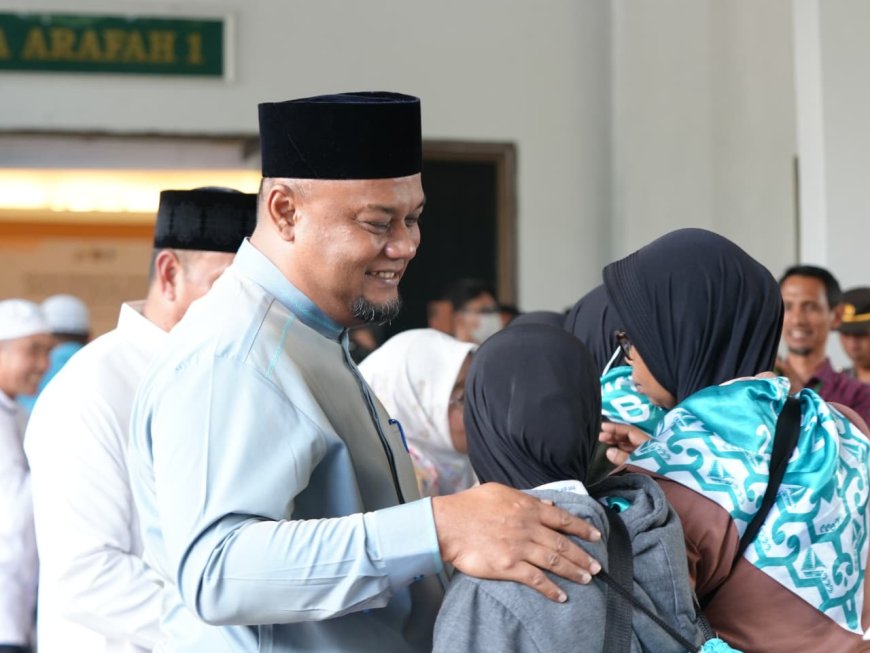 Kepulangan Jemaah Haji Kloter BTH-12: Wakil Bupati Siak dan PPIH Sambut Hangat 252 Jemaah di Batam