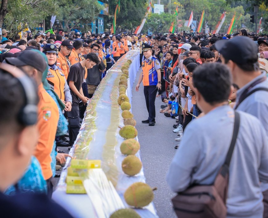 Dihadiri Ratusan Ribu Orang Festival Talam Durian Pekanbaru Berlangsung Meriah