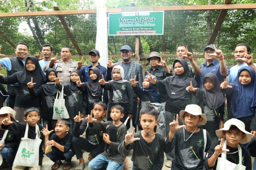 Peringati Hari Lingkungan Hidup Sedunia, Sekolah Alam Bakau di Siak Cetak Generasi Penjaga Pesisir