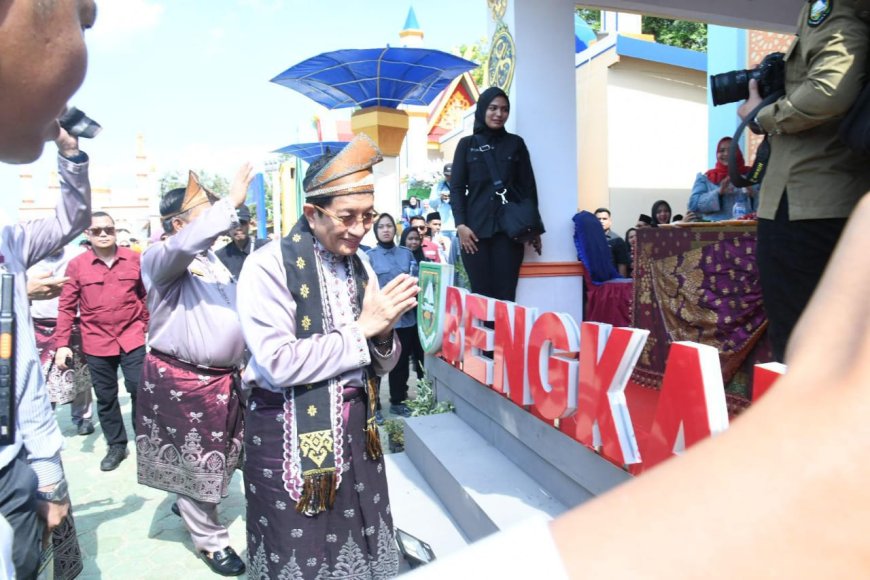 Bawakan Ornamen Wisma Sri Mahkota Stand Bazar Kabupaten Bengkalis Curi Perhatian