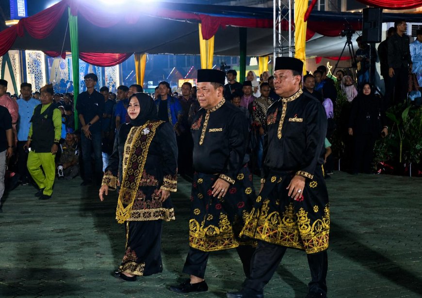 Serahkan Piala Bergilir Pembukaan MTQ Kasmarni Titip Harapan Besar Kafilah Bengkalis