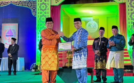 Target Bupati Bistamam Terpenuhi, Sekda Rohil Terima Trofi Juara Umum MTQ Riau 2026