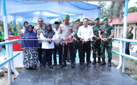 Permudah Akses Tiga Dusun Bupati Siak Apresiasi Dukungan Polri Bangun Jembatan Presisi Merempan
