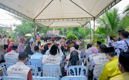 Bupati Bengkalis Bantu Korban Puting Beliung Desa Api Api
