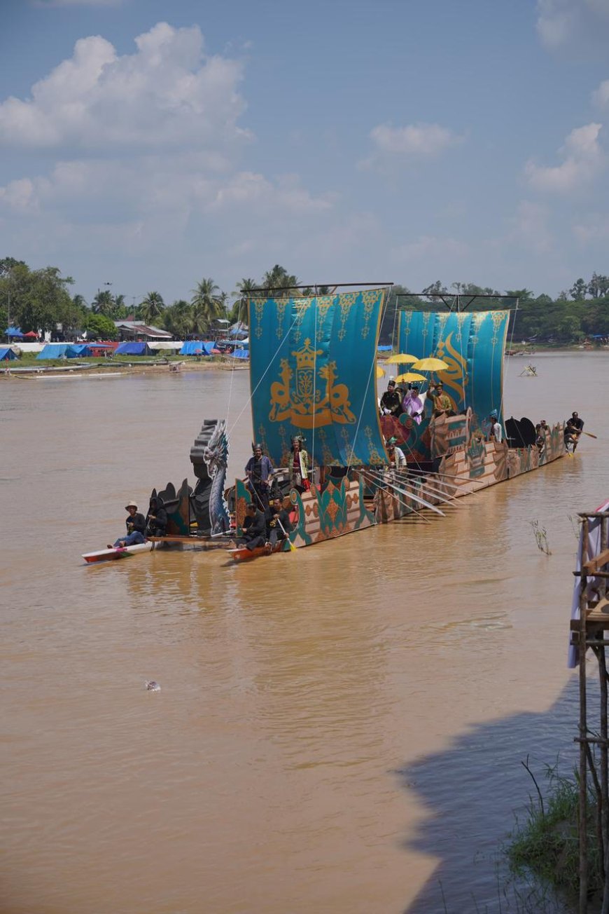 Meriahkan Pawai Perahu Hias MTQ Riau Kapal Harimau Buas Angkat Spirit Al-Qur'an Sultan Siak