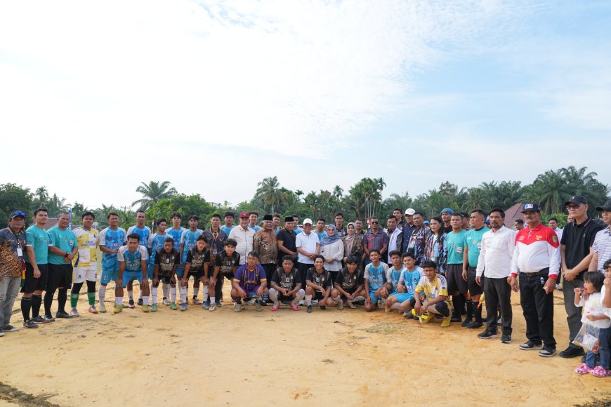 Panggung Talenta Muda: Bupati Rohil Resmi Membuka Turnamen Sepak Bola Bupati Cup Rayon 2 Tahun 2026