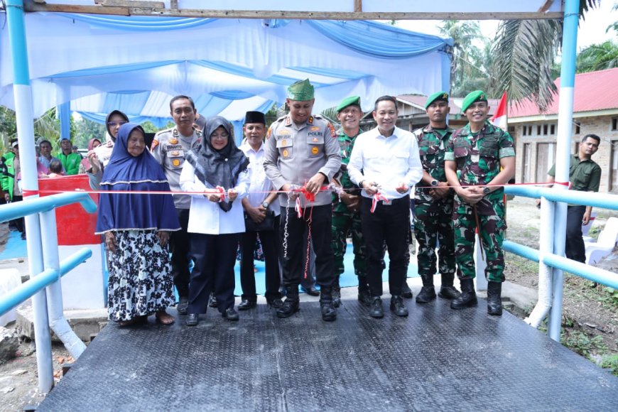 Permudah Akses Tiga Dusun Bupati Siak Apresiasi Dukungan Polri Bangun Jembatan Presisi Merempan