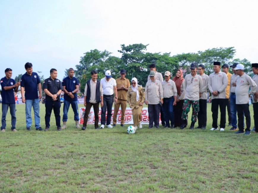 Misharti Buka Turnamen Sepak Bola Camat Cup Kampar Kiri 2026