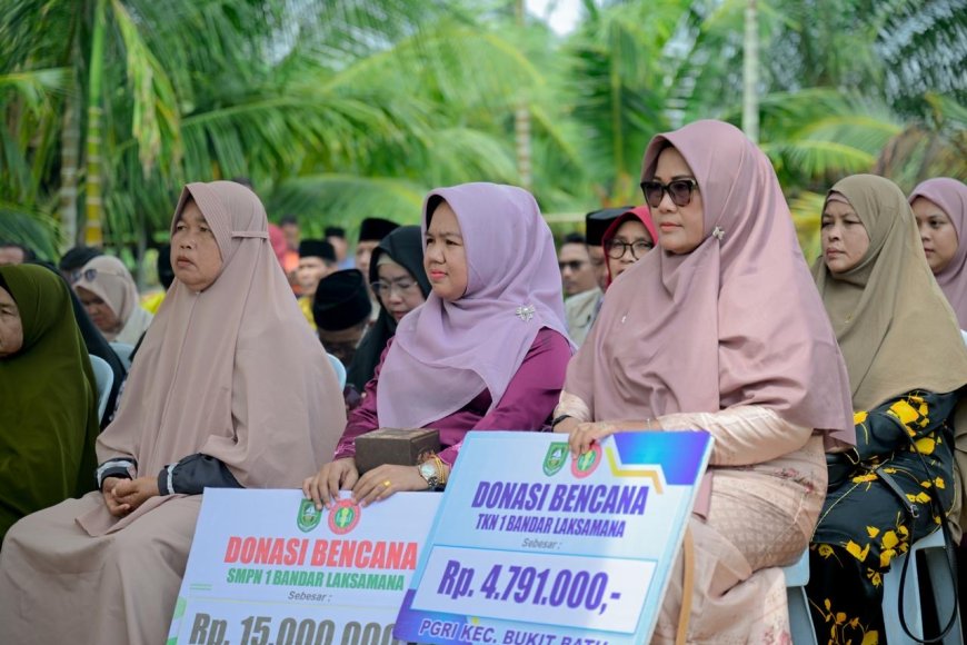 Bupati Bengkalis Bantu Korban Puting Beliung Desa Api Api