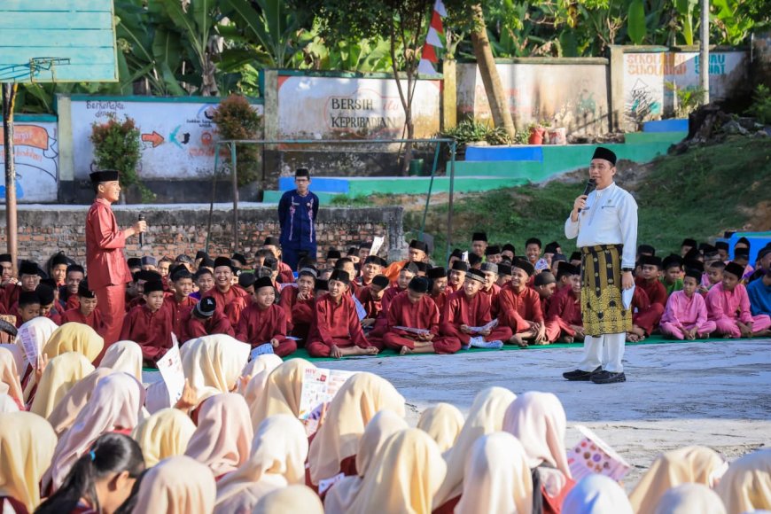 Wawako Pekanbaru Edukasi Pelajar SMP Mencegah HIV AIDS
