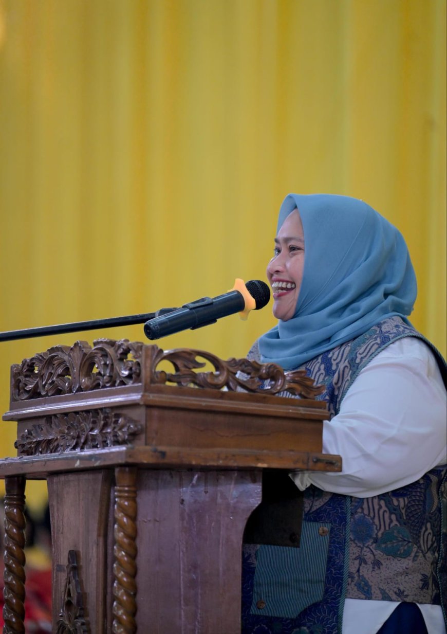 Terima Ulos Bupati Bengkalis Serukan Semangat Marsipature Hutanabe