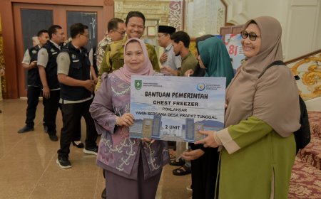 Bupati Bengkalis Serahkan Bantuan Alat Pengolahan Hasil Perikanan