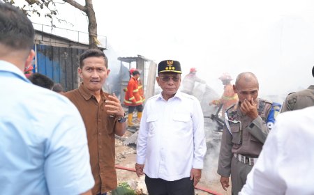 Kebakaran Warung di Baganbatu Bupati Rohil Turun Ke Lokasi