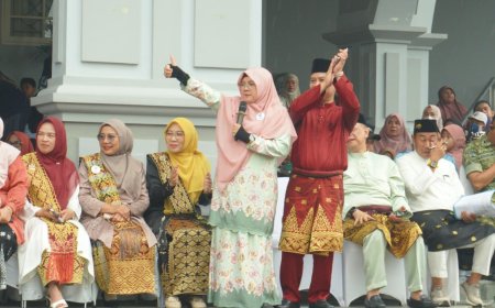 Perdana, 41 Perangkat Daerah Tampilkan Wajah Pelayanan di Pawai HUT ke-27 Siak