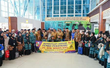 Rombongan Umroh Pemko Pekanbaru Dilepas Langsung Oleh Wawako