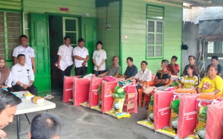 Pemkab Rohil Bantu Korban Kebaran Di Kecamatan Bangko