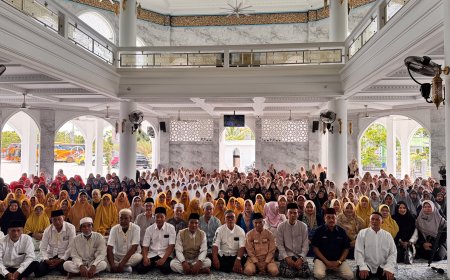 Sebanyak 200 Siswa Sekolah Lansia se-Kampar Berkunjung ke Masjid Hj. Rohana Di Kediaman UAS