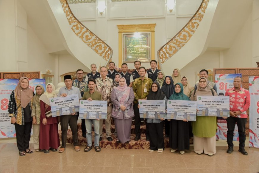 Bupati Bengkalis Serahkan Bantuan Alat Pengolahan Hasil Perikanan