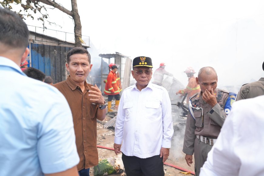 Kebakaran Warung di Baganbatu Bupati Rohil Turun Ke Lokasi