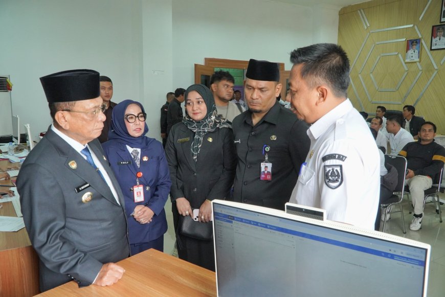 Bupati Rohil Pantau Langsung Perekaman TTE PPPK Waktu