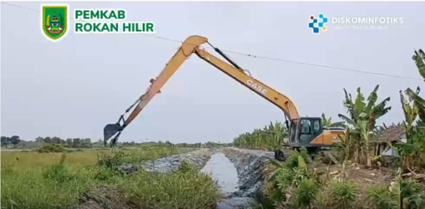 Bupati Bistaman dan Dinas PU Rohil Gerak Cepat Intensifkan Normalisasi Drainase