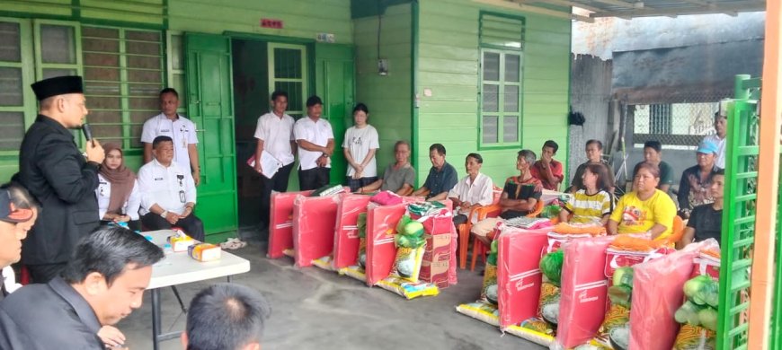 Pemkab Rohil Bantu Korban Kebaran Di Kecamatan Bangko