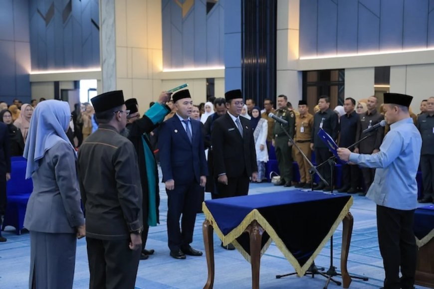 Wako Agung Nugroho Lantik Belasan Pejabat Pekanbaru